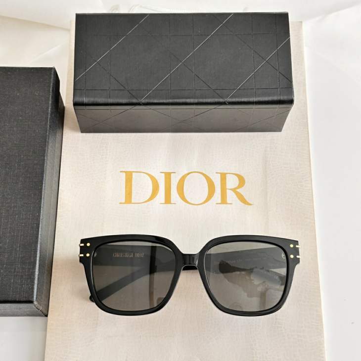 Picture of Dior Sunglasses _SKUfw79398994fw